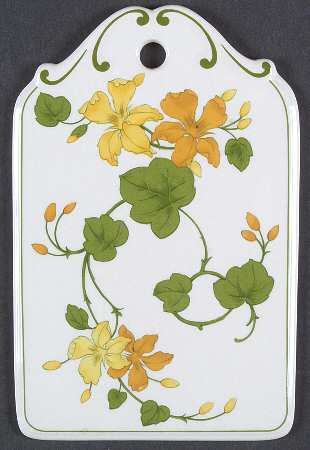 Geranium (Non Ribbed Rim) Cheese and Cracker Board