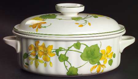 Geranium (Non Ribbed Rim) 2 Quart Oval Covered Casserole
