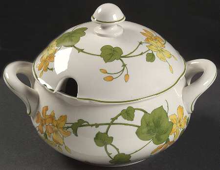 Geranium (Non Ribbed Rim) Round Covered Vegetable