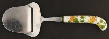 Geranium (Non Ribbed Rim) Cheese Plane with Stainless Plane