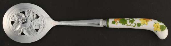 Geranium (Non Ribbed Rim) Pierced Tablespoon (Serving Spoon)