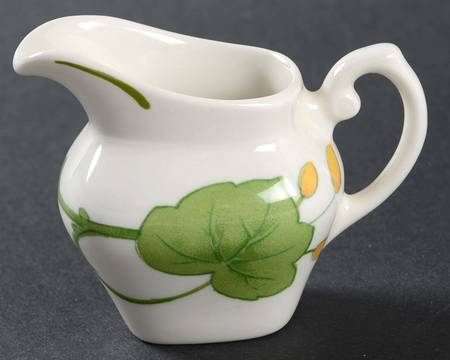 Geranium (Non Ribbed Rim) Miniature Creamer