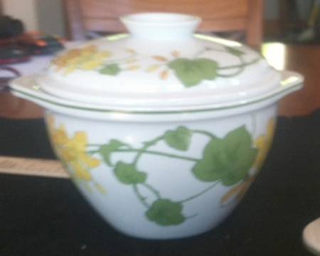 Geranium (Non Ribbed Rim) Sugar Bowl & Lid