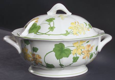 Geranium (Ribbed Rim) Tureen &  Lid
