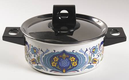 Izmir (Older) 2.5 Quart Metal Round Covered Casserole