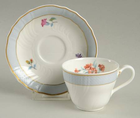 Konigin Louise Flat Demitasse Cup & Saucer Set