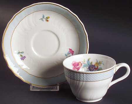 Konigin Louise Flat Cup & Saucer Set