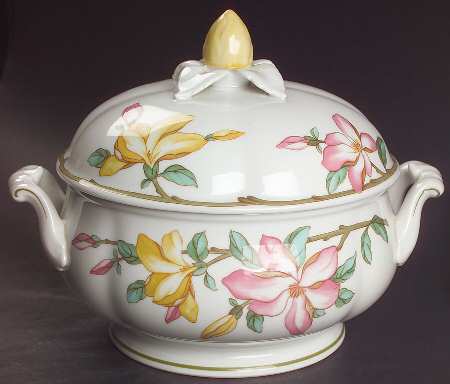 Magnolia Round Covered Vegetable