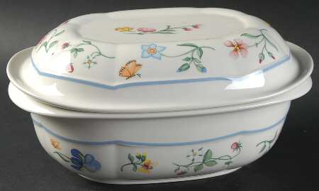 Mariposa (Bone China) 1.5 Qt Oval Microwave Baker with Lid