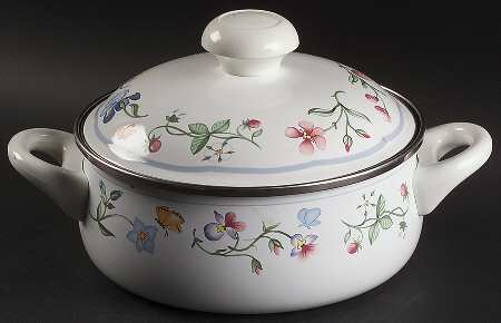 Mariposa (Bone China) 2.5 Quart Metal Round Covered Casserole