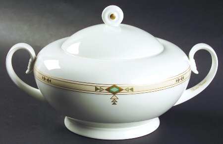 Montserrat Round Covered Vegetable