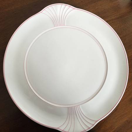Palatino (Scalloped Edge) Handled Cake Plate