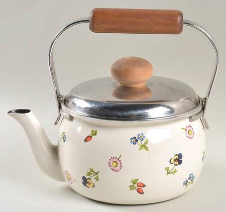 Petite Fleur Metal Kettle & Lid