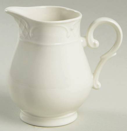 Redoute White Creamer