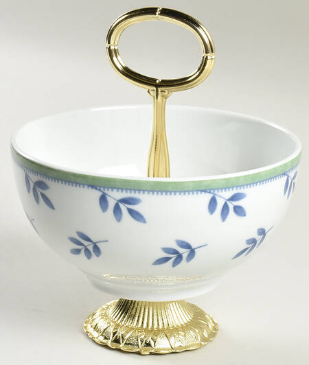 Switch 3  6"-7" Handled Footed Nut Dish HC