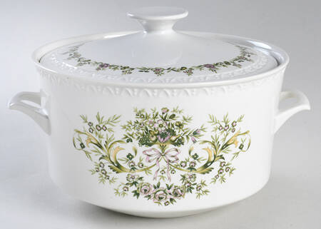 Trianon 2.5 Qt Round Covered Casserole
