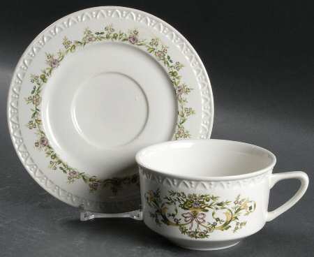 Trianon Oversized Cup & Saucer Set