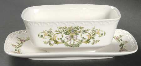 Trianon Gravy Boat with Attached Underplate