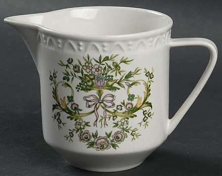 Trianon Creamer