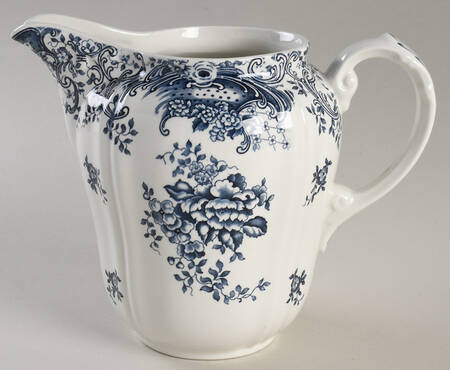 Valeria Blue 32 Oz Pitcher