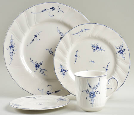 Vieux Luxembourg 32  Piece Estate Set