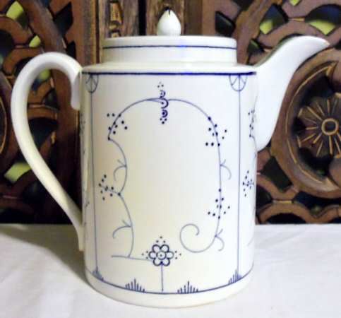 VIL7 Coffee Pot & Lid