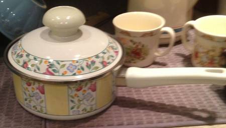 Virginia 1.5 Quart Metal Covered Saucepan