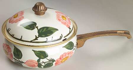 Wild Rose (Pink Flowers) 1.5 Quart Metal Covered Saucepan