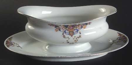 VIT20 (CZECH) Gravy Boat with Attached Underplate