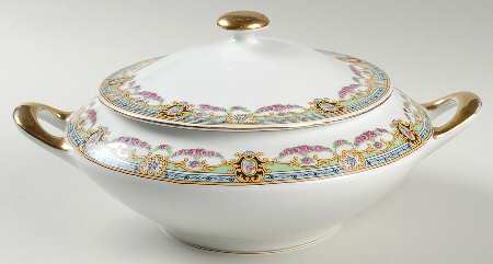 VIT34 Round Covered Vegetable by Victoria (Czech)
