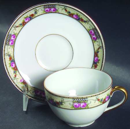 VIT43 Flat Cup & Saucer Set