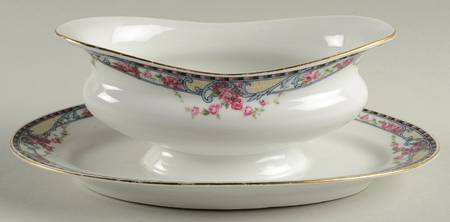 VIT82 Gravy Boat with Attached Underplate