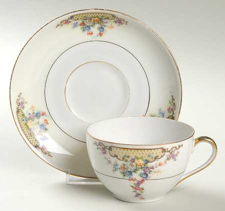 VIT9 Flat Cup & Saucer Set
