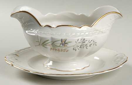 Amaryllis Round Gravy Boat/Attached Underplate