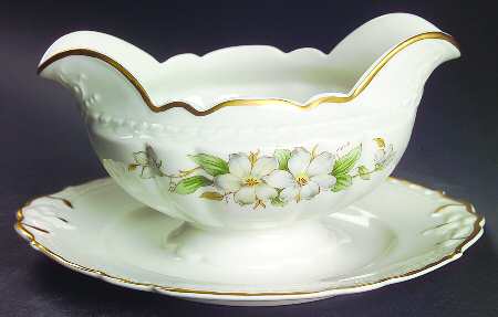 Arcadia Gravy Boat with Attached Underplate