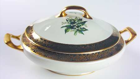 Candlelight Round Covered Vegetable by Vogue