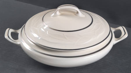 Concerto Platinum Round Covered Vegetable