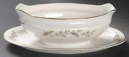 Gardenia Gravy Boat with Attached Underplate