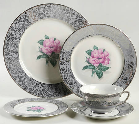 Silver Lace 5 Piece Place Setting by Vogue