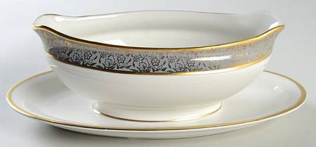 VOG12 Gravy Boat with Attached Underplate