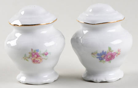 Wanda (Scalloped, Embossed) Salt & Pepper Set