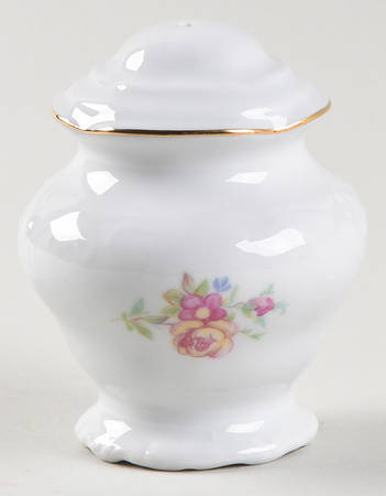 Wanda (Scalloped, Embossed) Pepper Shaker