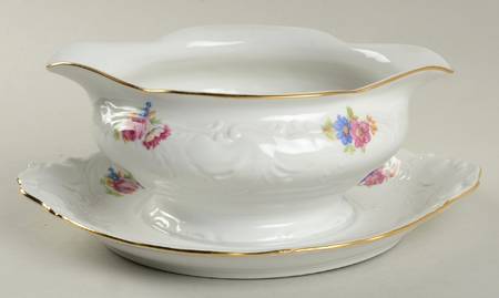 Wanda (Scalloped, Embossed) Gravy Boat with Attached Underplate