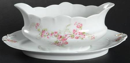 VTO8 Gravy Boat with Attached Underplate