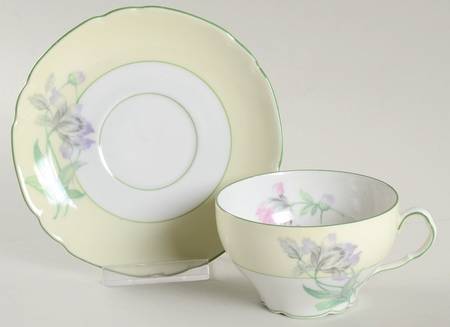 VIT111 Flat Cup & Saucer Set