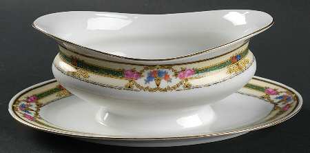 VIT121 Gravy Boat with Attached Underplate