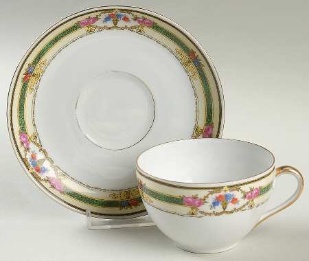 VIT121 Flat Cup & Saucer Set