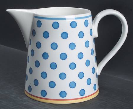 Twist Anna 40 Oz Pitcher
