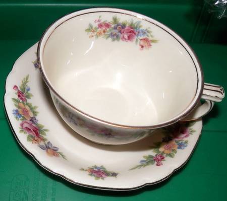 VIT131 Footed Cup & Saucer Set