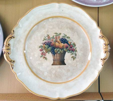 VIL38 Handled Cake Plate